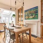 Holiday home Arty House With Garden In Bristol