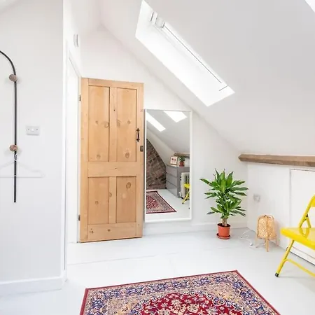 Holiday home Arty House With Garden In Bristol