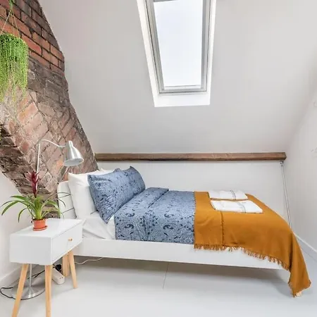 Arty House With Garden In Bristol