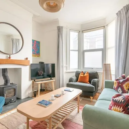 Сasa de vacaciones Arty House With Garden In Bristol