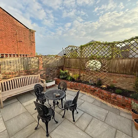 Arty House With Garden In *