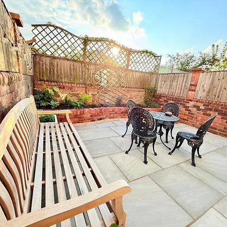 Arty House With Garden In Бристоль