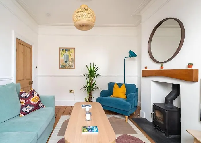 Arty House With Garden In *