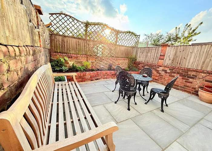 Arty House With Garden In בריסטול