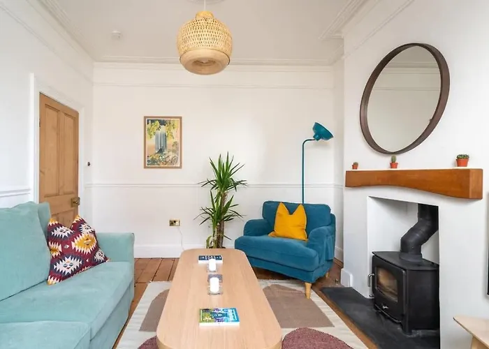 בית נופש Arty House With Garden In *