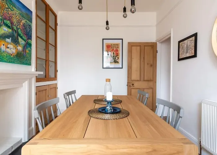 בית נופש Arty House With Garden In