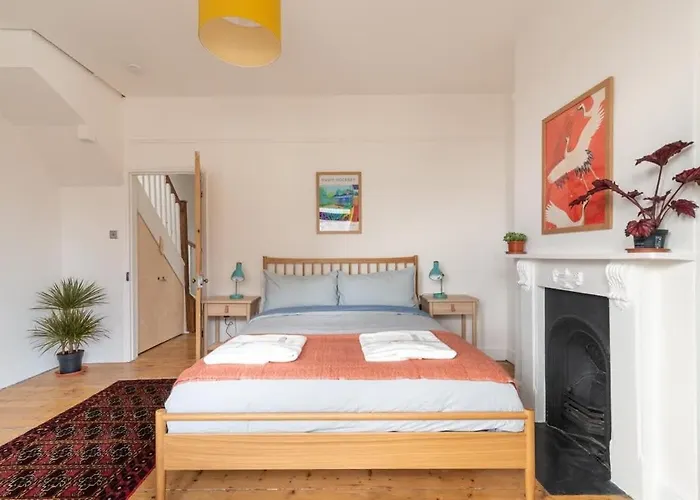 Arty House With Garden In * Bristol