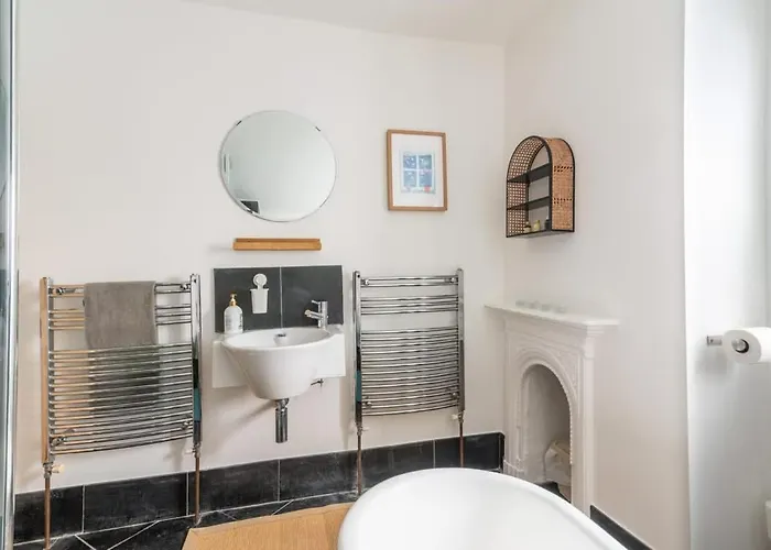 Arty House With Garden In * Bristol