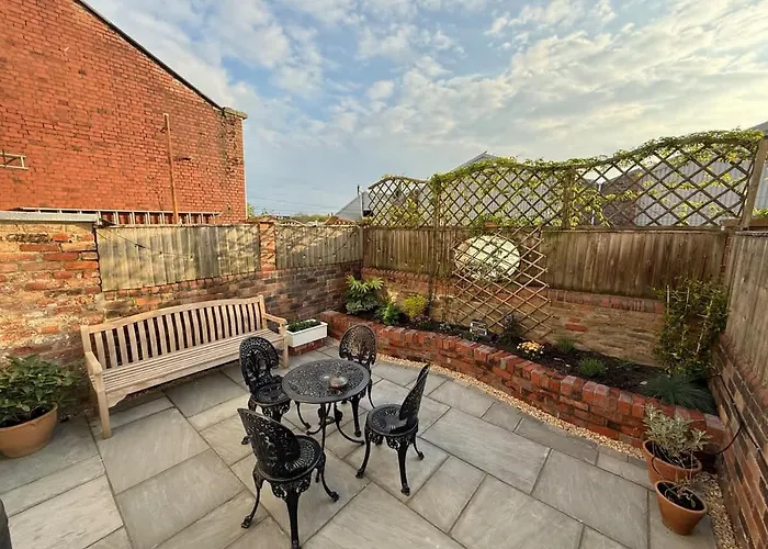 Arty House With Garden In Bristol