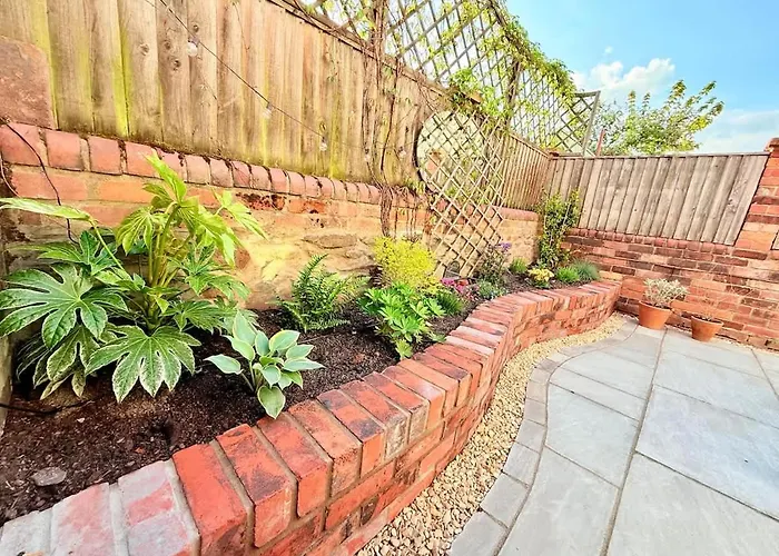 Arty House With Garden In *