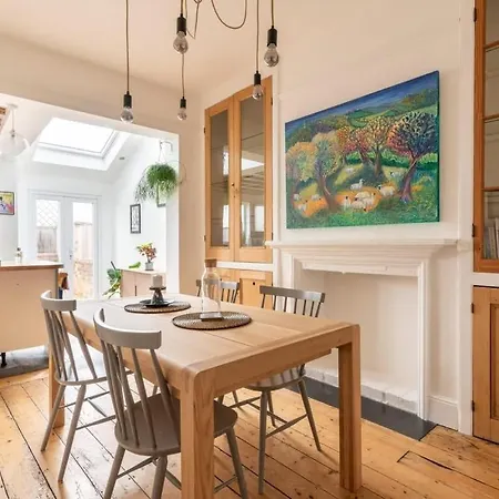 Сasa de vacaciones Arty House With Garden In Bristol