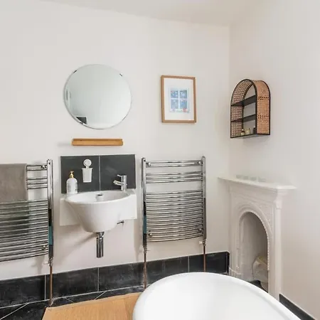 Arty House With Garden In * Bristol