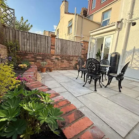 Arty House With Garden In *