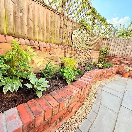 Arty House With Garden In *