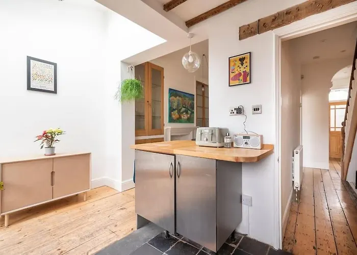 Ferienhaus Arty House With Garden In Bristol