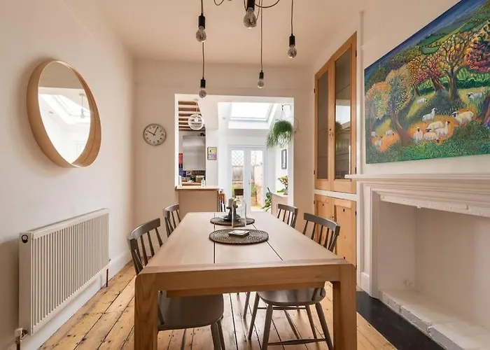 Arty House With Garden In Ferienhaus *