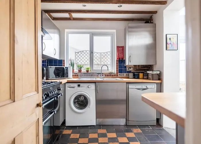 Arty House With Garden In Ferienhaus Bristol