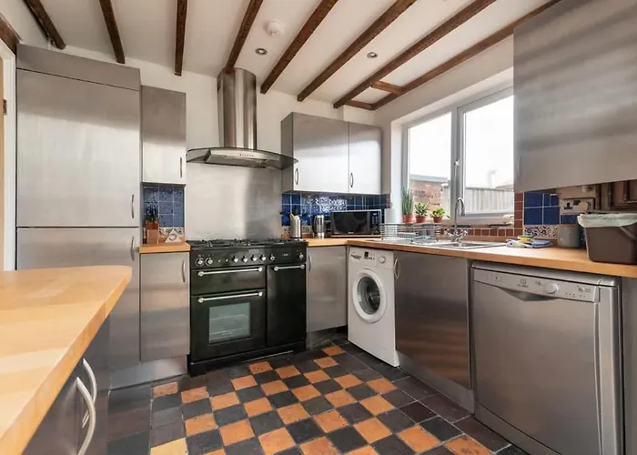 Arty House With Garden In *