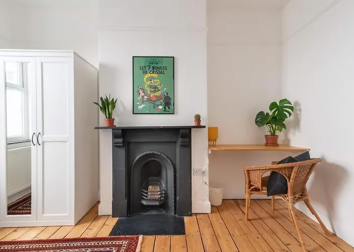 Arty House With Garden In Ferienhaus