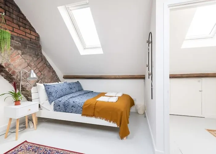 בית נופש Arty House With Garden In בריסטול